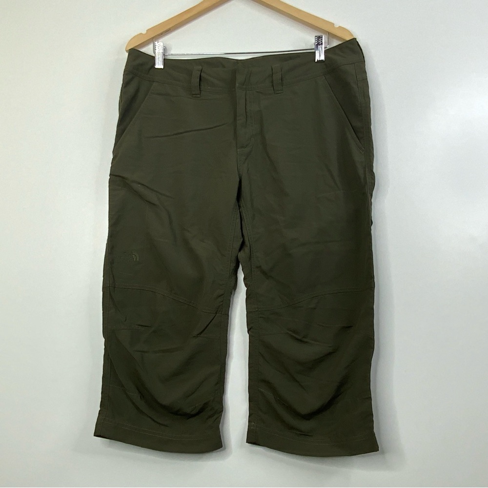 The North Face Knee Length Hiking Pants Women’s size 14. Army Green.